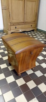 Starožitný nábytek - 2