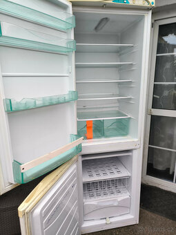 Lednice s mrazákem, 2 kompresory - plně funkční - 2