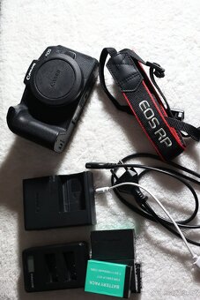 Canon RP + Příslušenství + 7 baterií - 2