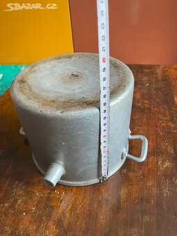 Staré smaltované poklice, hrnec, misky, mlékovar - 2