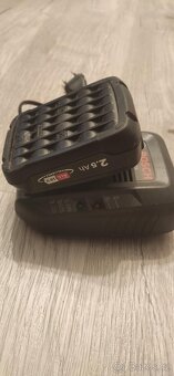 BOSCH sada nabíječky AL 18V-44 + akumulátor 2,5 Ah - 2