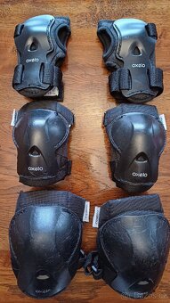 Chrániče ve velikosti 2XS (3-7 let do 25 kg). - 2