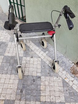 seniorské chodítko se sedátkem, brzdící - 2