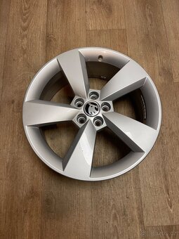 5x100 r17 original Škoda - 2