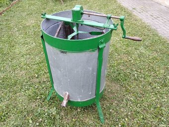 Medomet ruční na tři rámky - 2