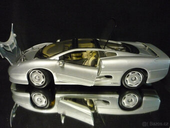 Jaguar XJ220 stříbrný Maisto 1/18 - 2
