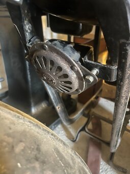 Koupím na ČZ 250 Sport rok 1946 nádrž a houkačku - 2