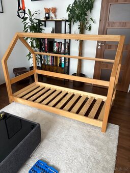 Bytelná dřevěná dětská postýlka domeček TERY - 2