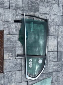 Škoda Superb II Facelift 2015 okna dveří levá strana - 2