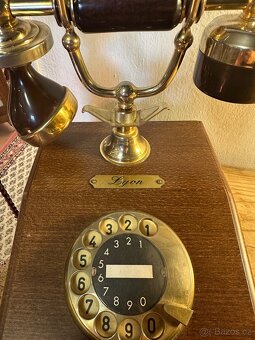 Starožitný dřevěný telefon - 2