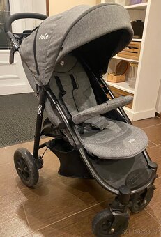 Sportovní kočárek značka Joie - 2