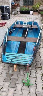 Rybářská loďka s motorem Mercury 2,5HP - 2