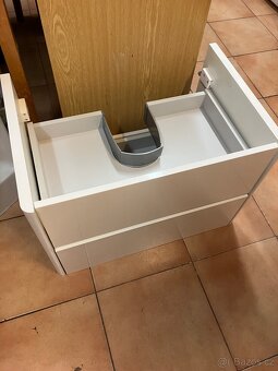 Koupelnová skříňka - 2