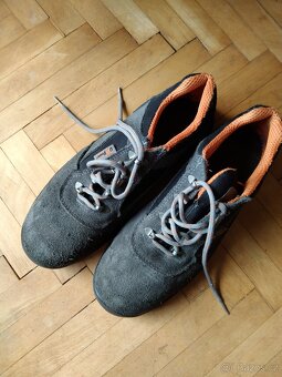 PRACOVNÍ BOTY S OCELOVOU ŠPIČKOU - 2