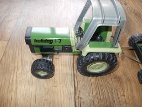 plechový traktor bulldog+7 - 2
