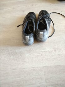 Sportovní obuv do haly - 2