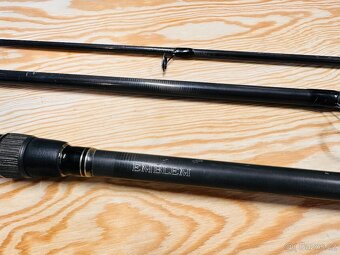 KAPROVÝ TŘÍDÍLNÝ PRUT DAIWA EMBLEM 3,6 m / 2,75 lb - 2