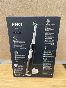 Elektrický zubní kartáček Oral-B Pro Series 1 + pouzdro - 2
