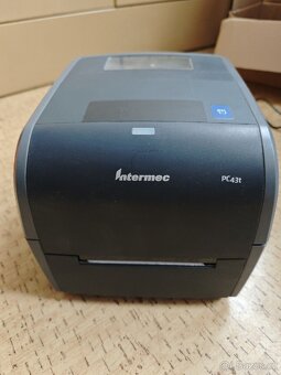 Tiskárna štítků Intermec PC43T zánovní s vybavením - 2