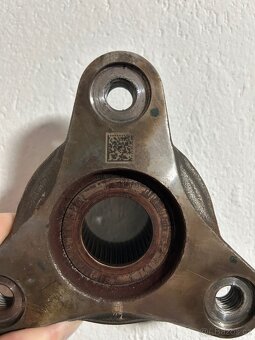 výstupní příruba, zadní ORIGINÁL BMW 27107593440 - 2