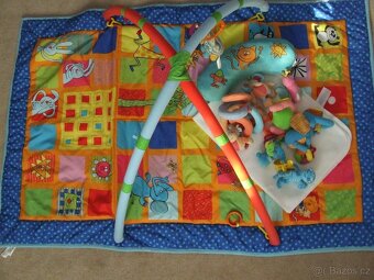 Hrací deka s hrazdičkou zn. TAF TOYS + hračky - 2