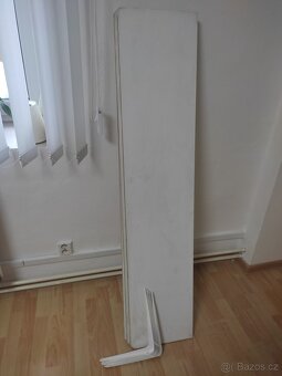 Nástěnná police s konzolami - 2