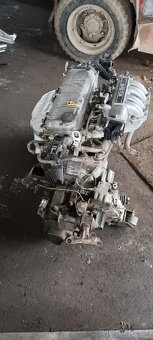 Mazda 323f benzín - 2