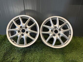 Porsche Cayenne kola - 2