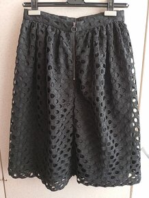 Černá strukturovaná sukně Reserved - 2