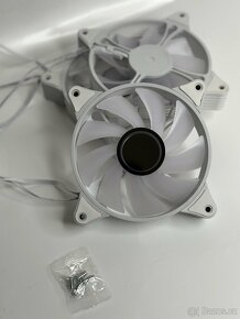 Bílý RGB PC větráček ventilátor 120mm 5V 3 pin aRGB, PWM(3x) - 2
