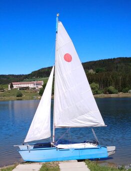 Katamarán - 2