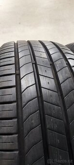 Jako nové 215/60/17 Nexen NFera Primus, DOT 3523, 7.4mm. - 2