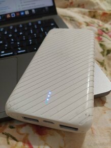 Powerbanka Nomi F100 10000 mAh - 2