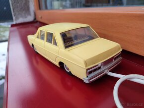 Ites autíčko Mercedes na kabel - 2