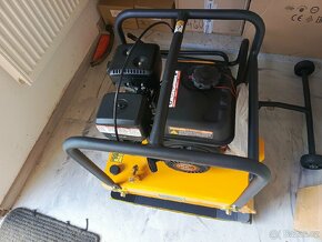 Vibrační deska Lumag RP 1400PRO možno okamžitě odvést. - 2