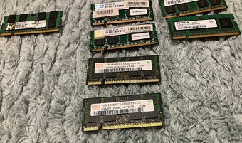Paměti RAM do PC, typu DDR, DDR2 a DDR3, uvedená cena za vše - 2