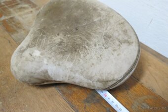 Sedlo ze starého motocyklu - 2