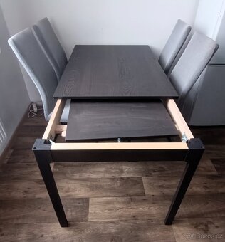 Rozkládací jídelní stůl, dřevo, - stav nového. - 2