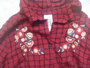 červenočerná dívčí košile s výšivkou zn. C&A vel. 134/140 - 2