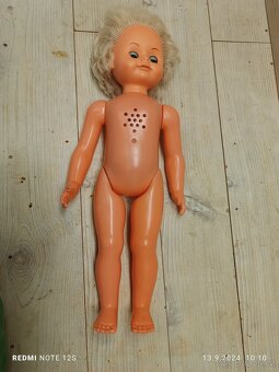 Panenka retro chodička stará - 2