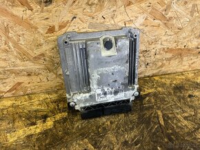 ŘÍDICÍ JEDNOTKA MOTORU 2.0 TDI 03L906022HA - 2