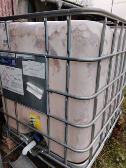 Prodám kontejner na vodu 1000l - celkem 2 ks - 2