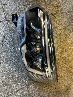 Světlomet Renault Trafic - 2