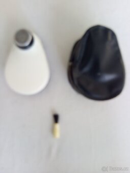 Starý mechanický holící strojek - 2