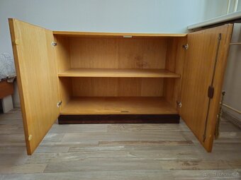 Dřevěná skříňka - 2