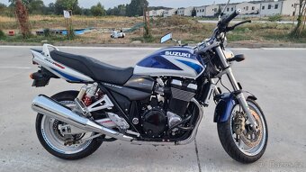 Suzuki GSX 1400 - 2