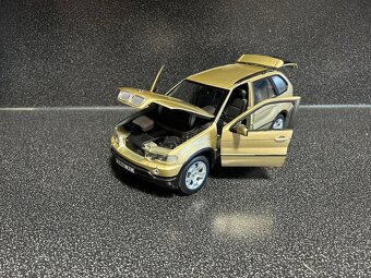 BMW X5 e53 1:18 - 2
