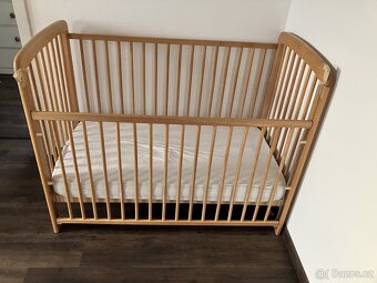 Dětská postýlka s matrací a příslušenstvím - 2