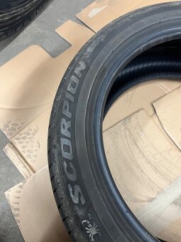 255/45R19 100V - 2
