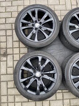 ORIGINÁL Alu Škoda TRIFID R17, 5x112 - TOP STAV, LETNÍ PNEU - 2